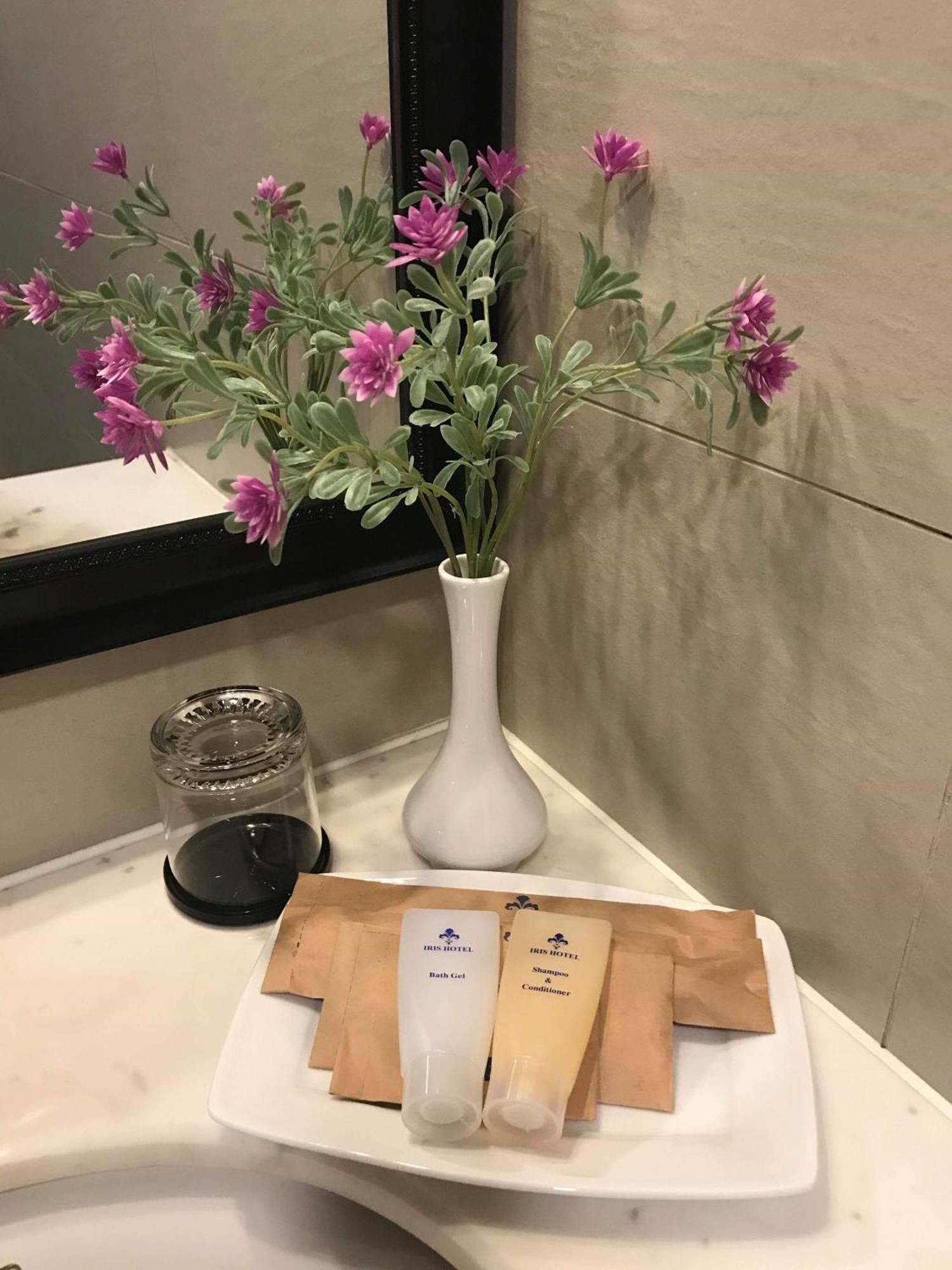 Iris Hotel Thành Pho Ho Chí Minh Esterno foto